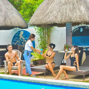 https://blue-moon-inn-and-pool-resort.hotelspanglao.com